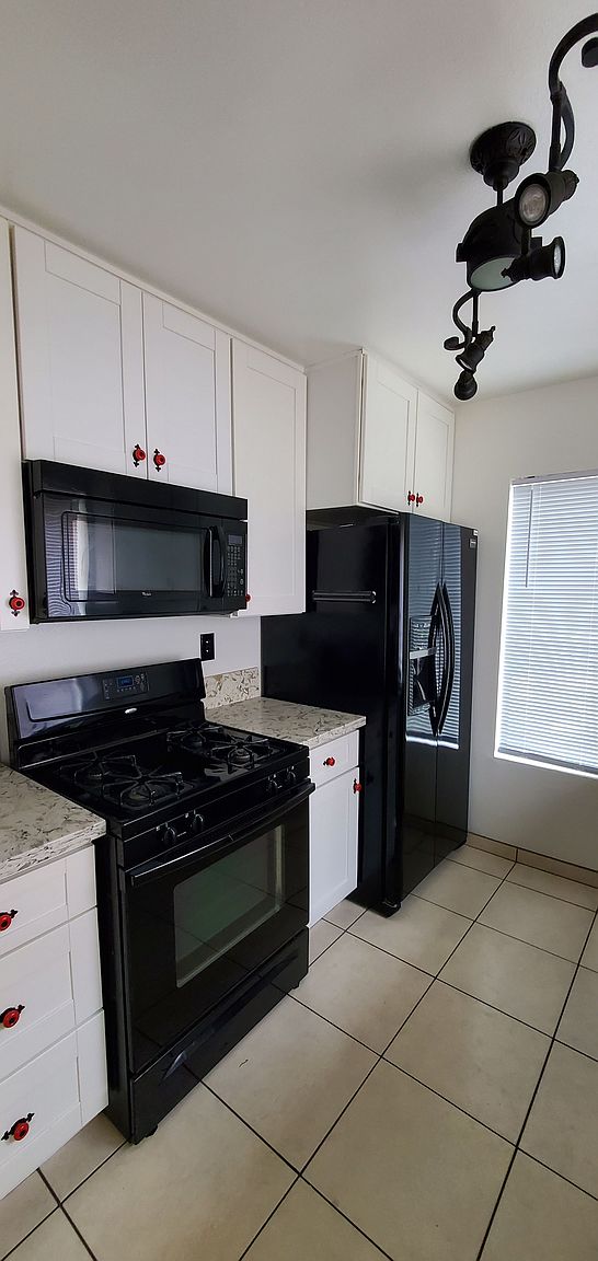 8484 New Salem St photo 3