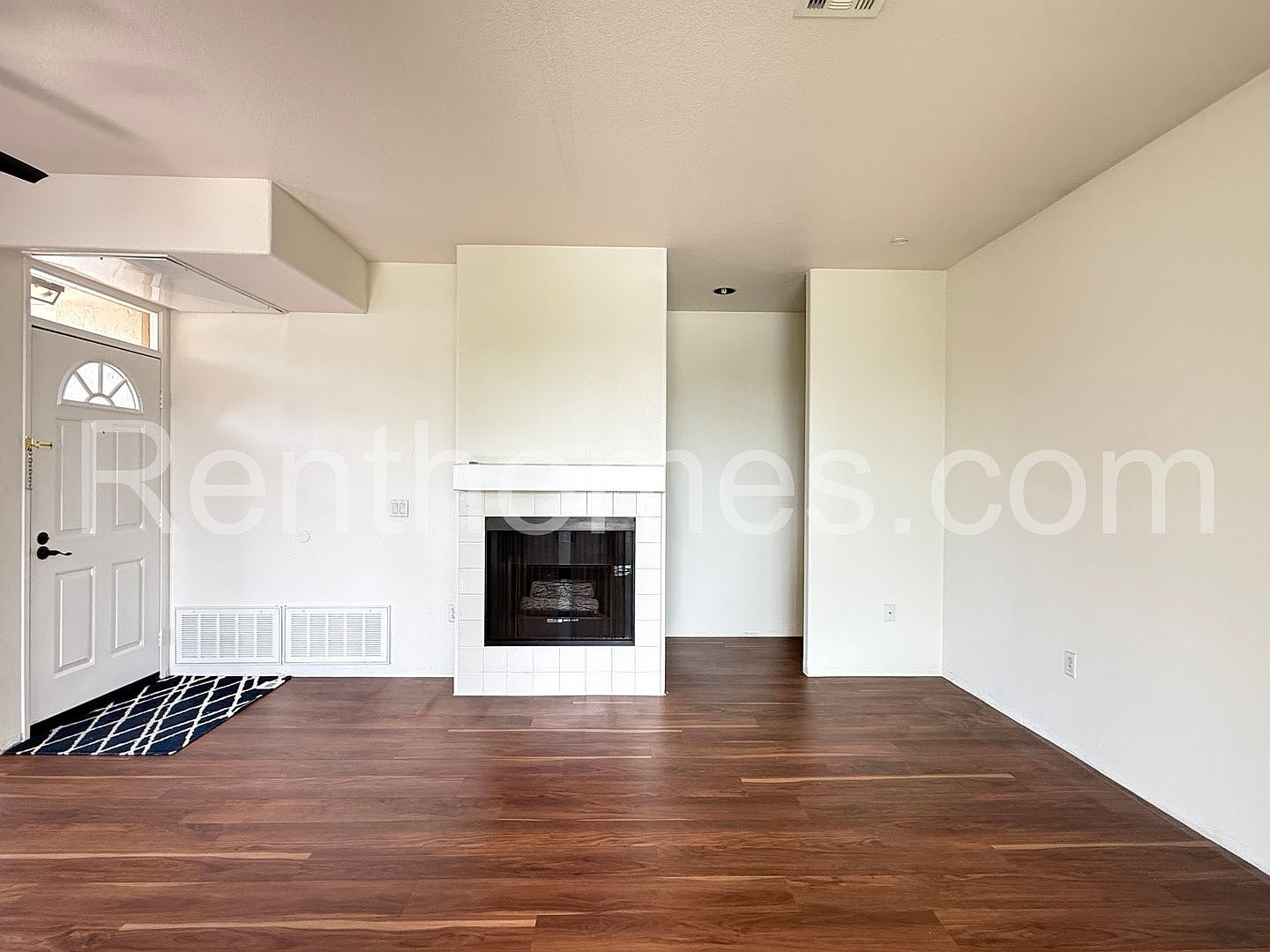 8676 New Salem St photo 4