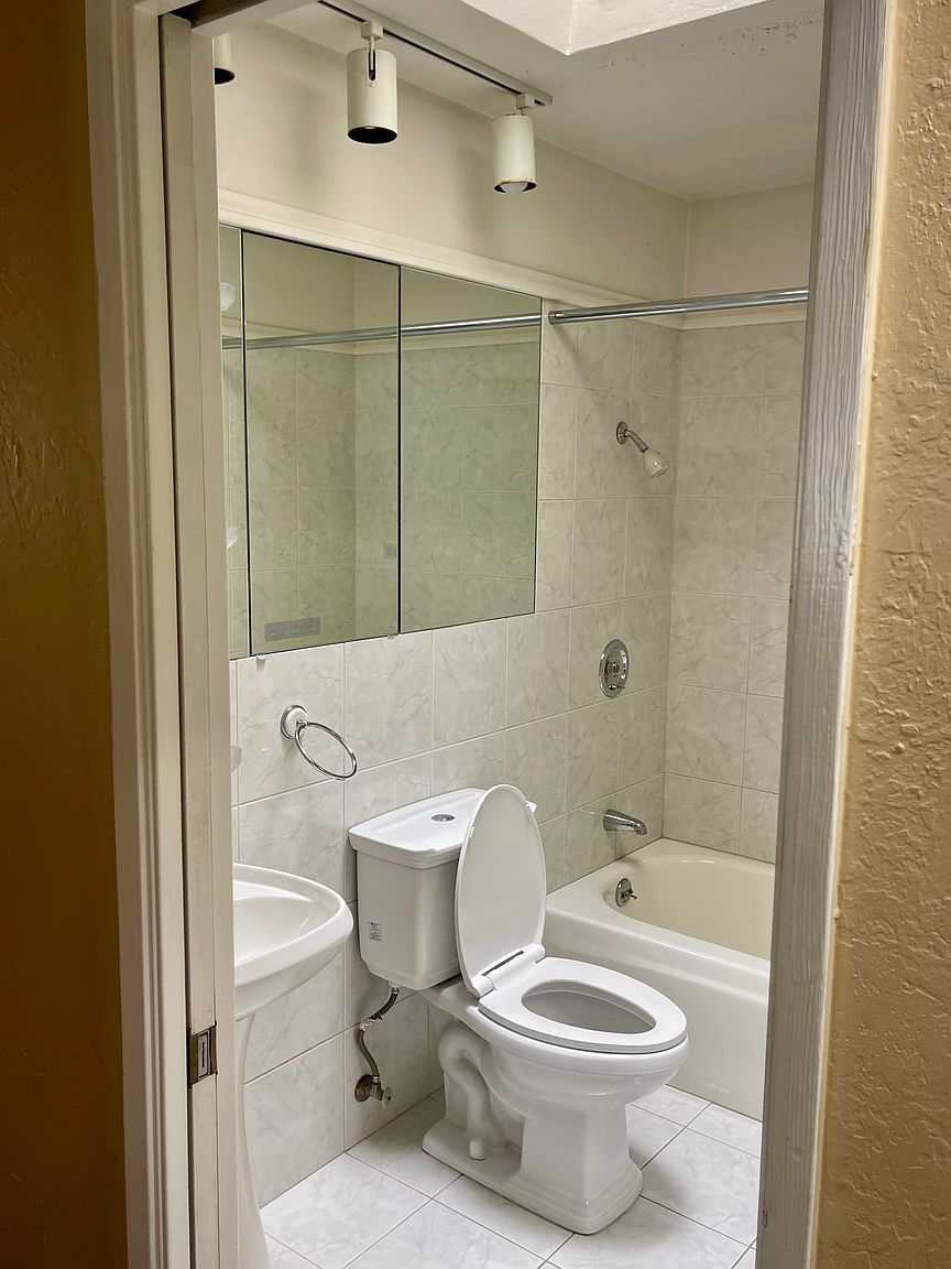10429 Calico Cir photo 3