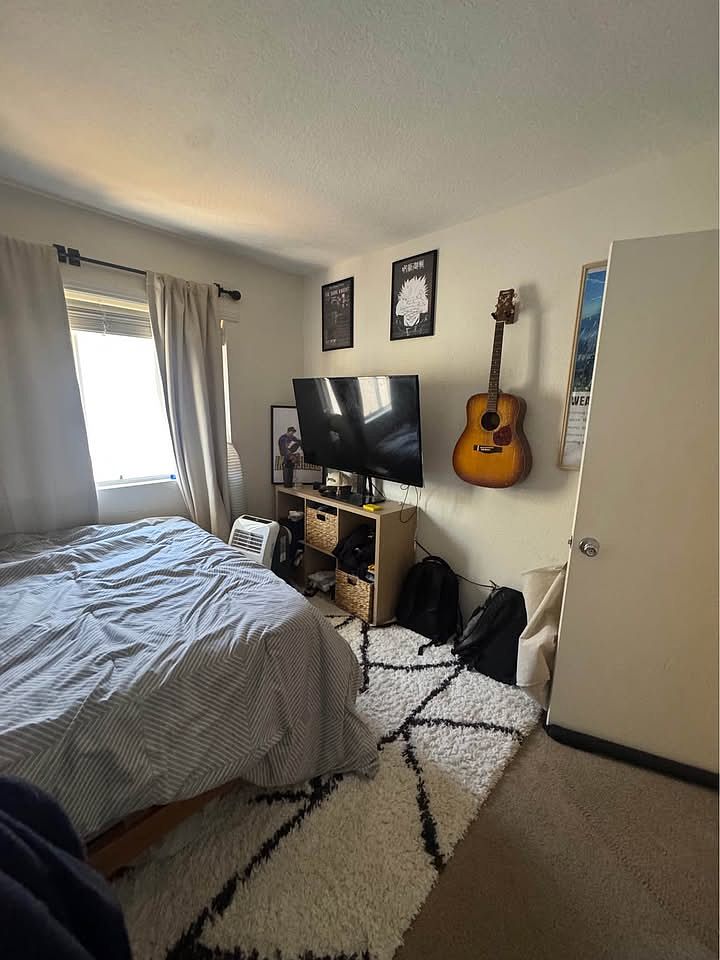 10657 Glendover Ln photo 2