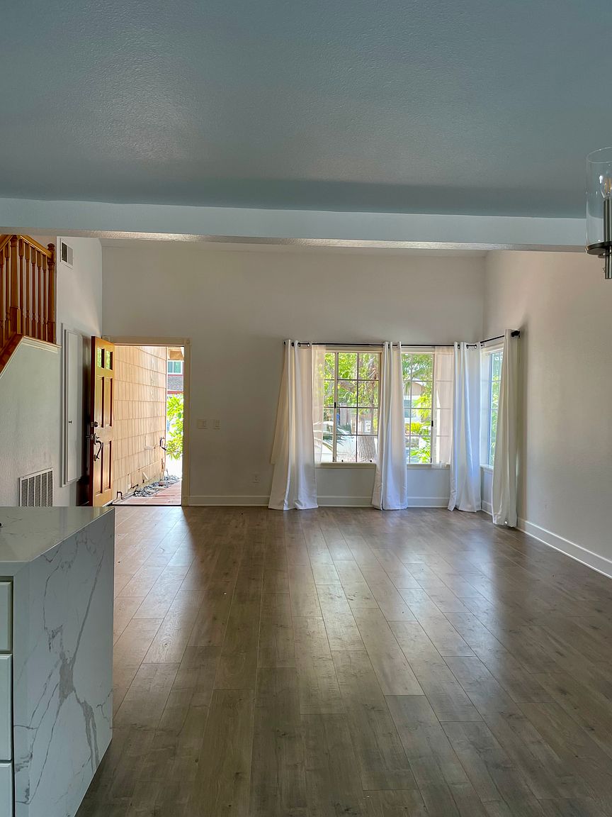10056 Riverhead Dr photo 4