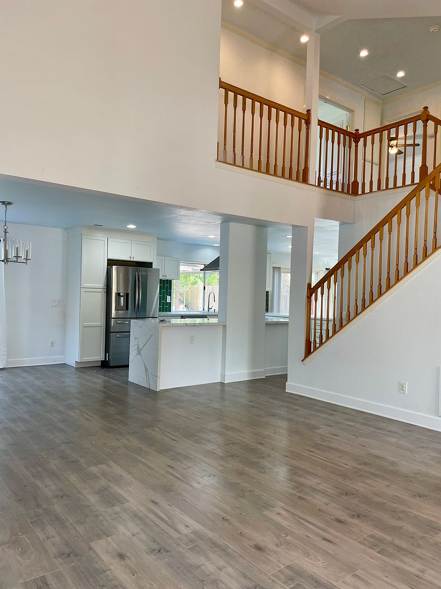 10056 Riverhead Dr photo 3