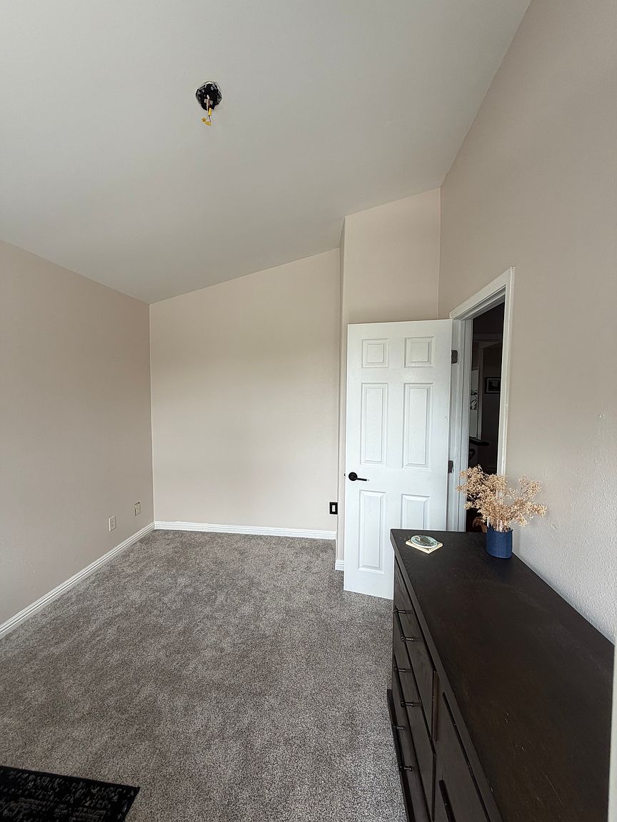 9165 Meadowrun Pl photo 2