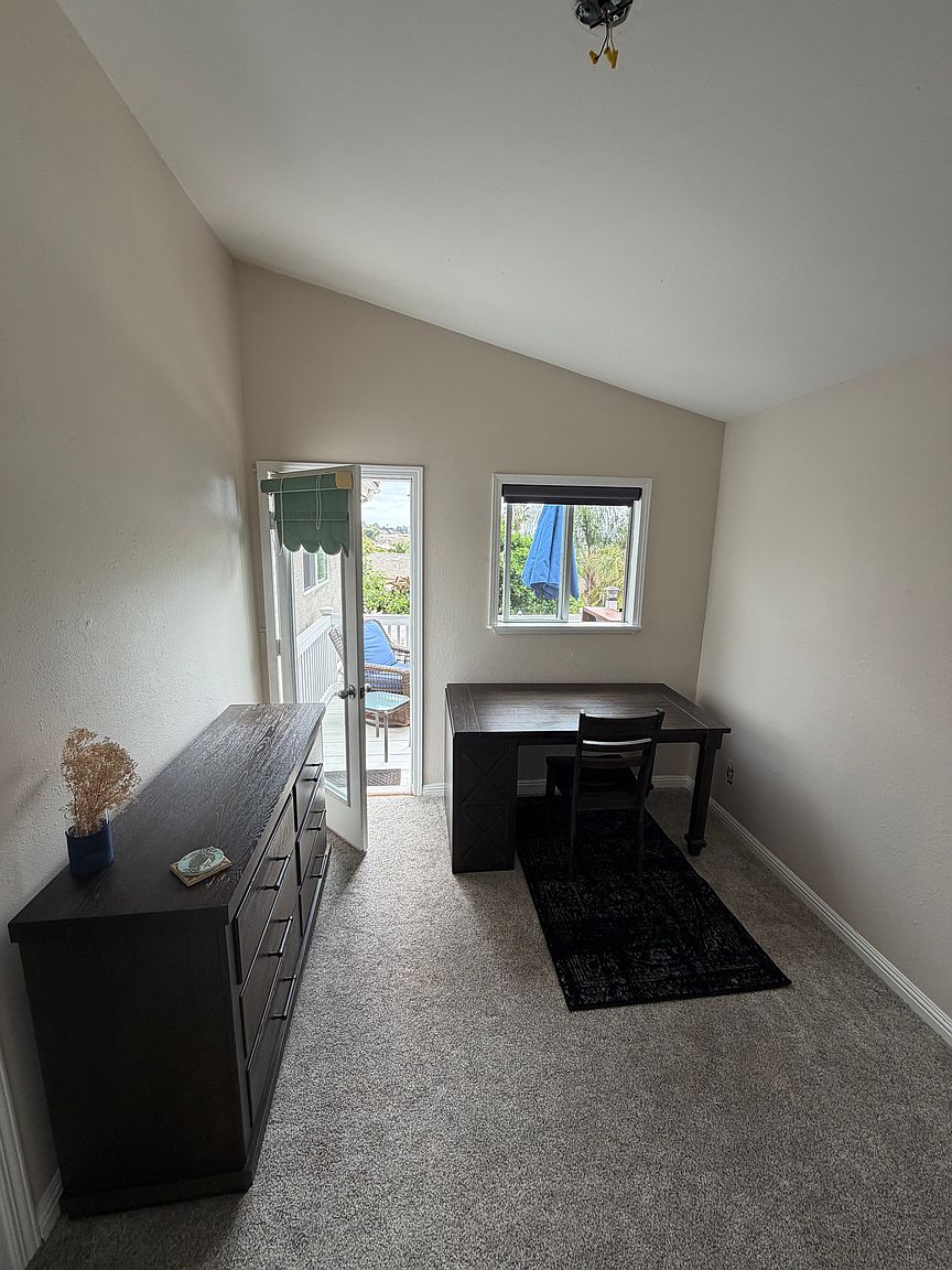 9165 Meadowrun Pl photo 3