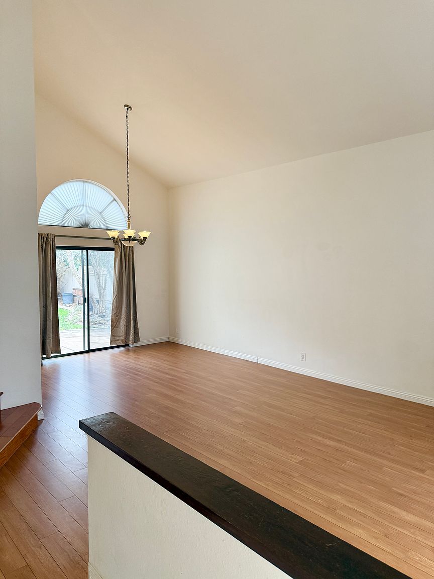 15981 Lofty Trail Dr photo 4