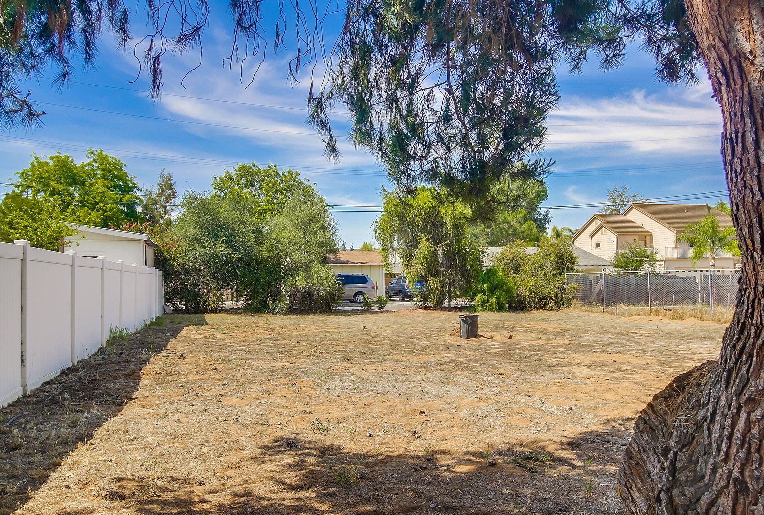 13705 Somerset Rd photo 2
