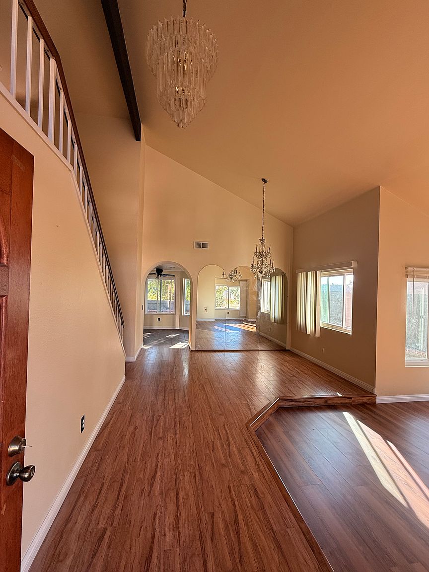 12915 Amaranth St photo 2