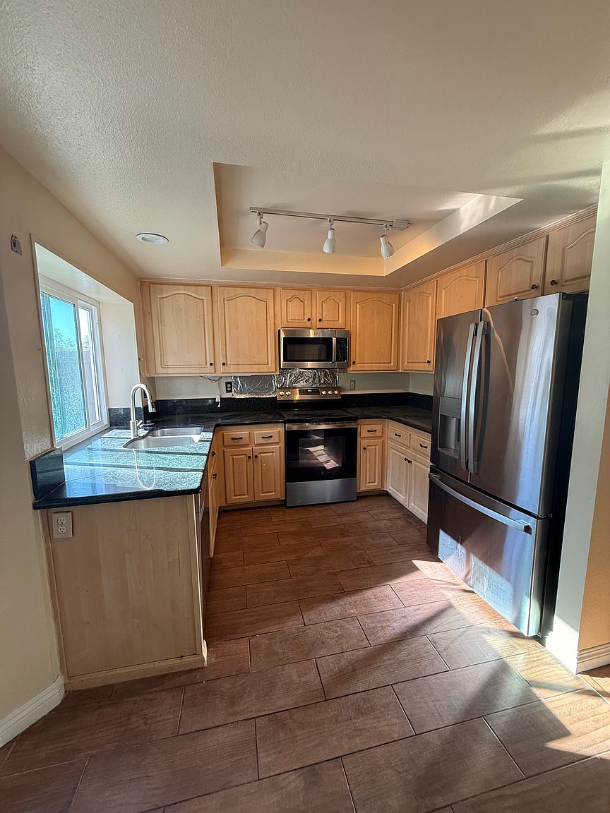 12915 Amaranth St photo 5