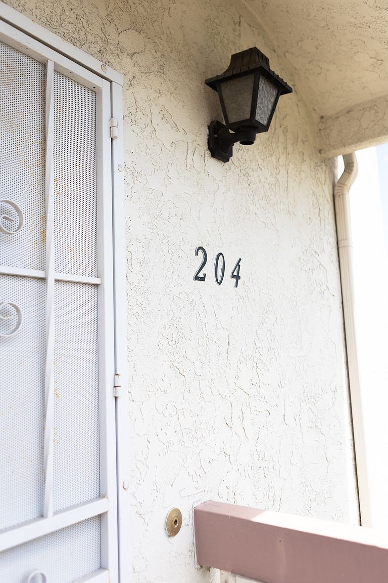 9326 Twin Trails Dr photo 4