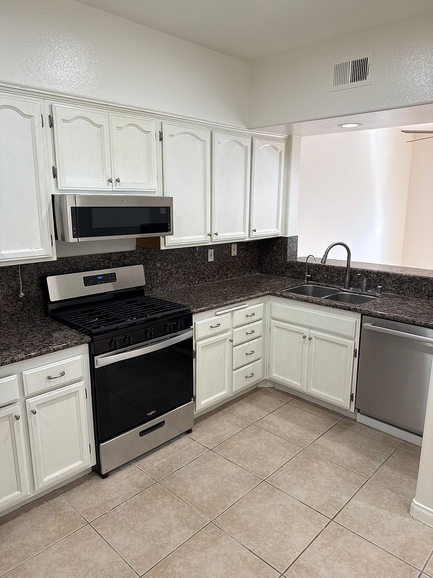 12328 Springwater Point photo 2