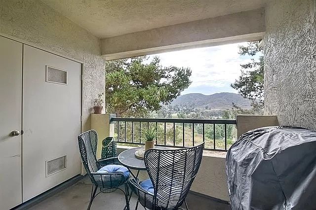 10840 Sabre Hill Dr photo 3