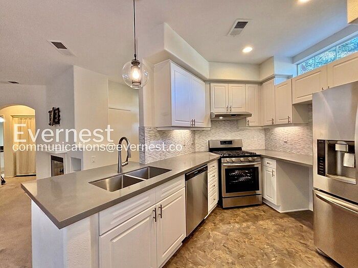 10796 Sabre Hill Dr photo 3