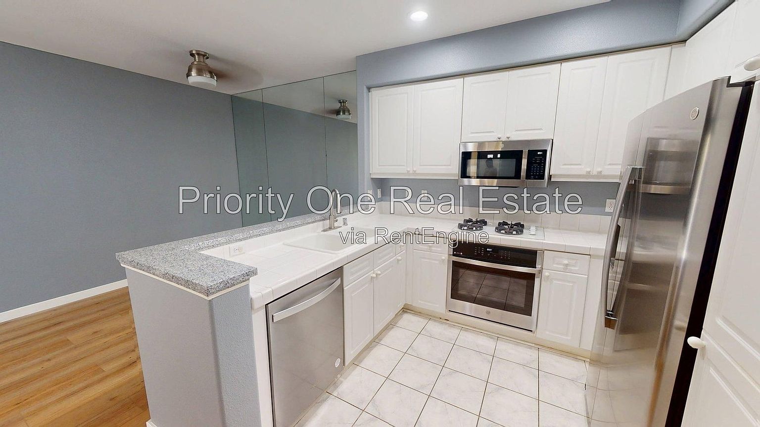 10766 Sabre Hill Dr photo 2