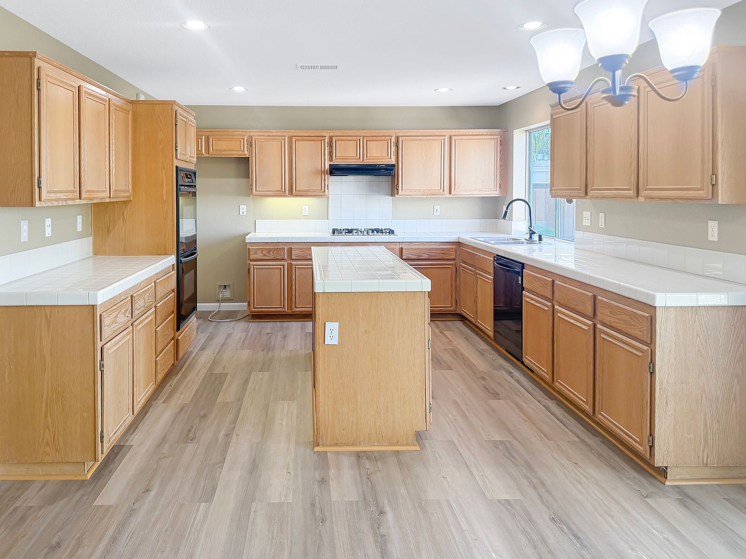 11712 Vail Ct photo 4