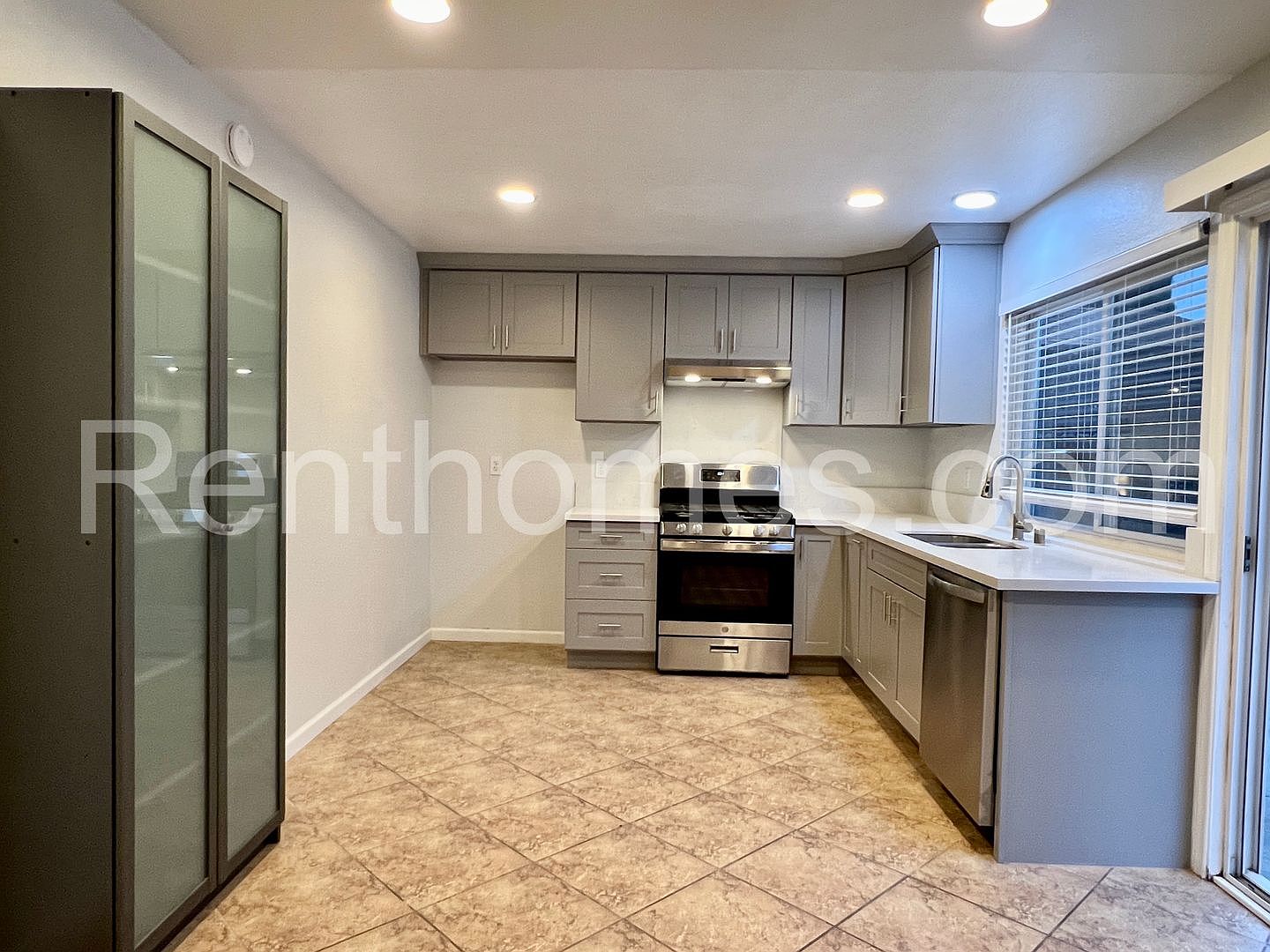 10455 Glenellen Ave photo 5