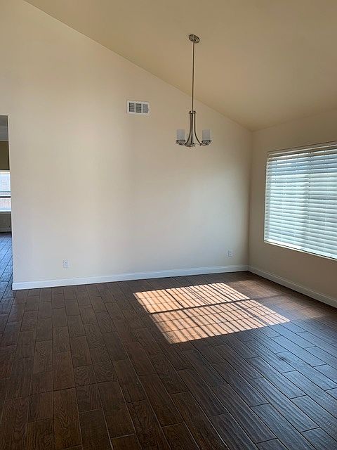 9005 Chart House St photo 3