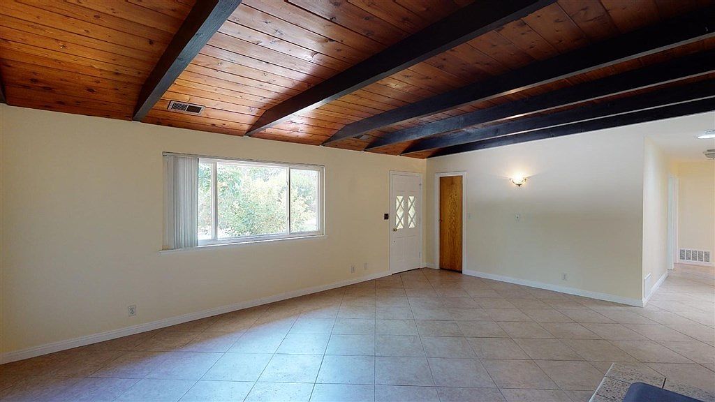 14382 Poway Rd photo 2