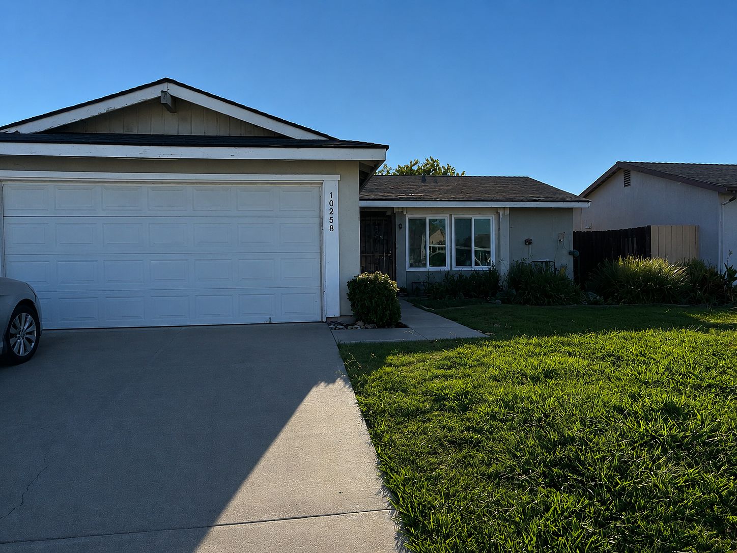 10258 Drumcliff Ave photo 2