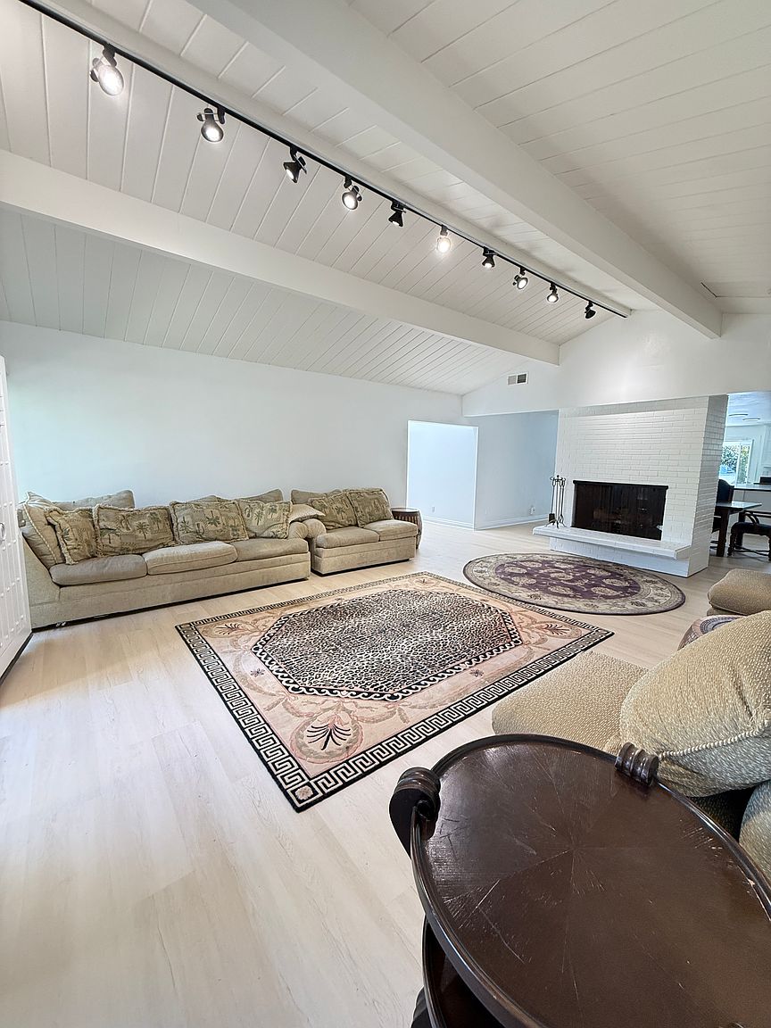 8862 La Jolla Scenic Dr N photo 3