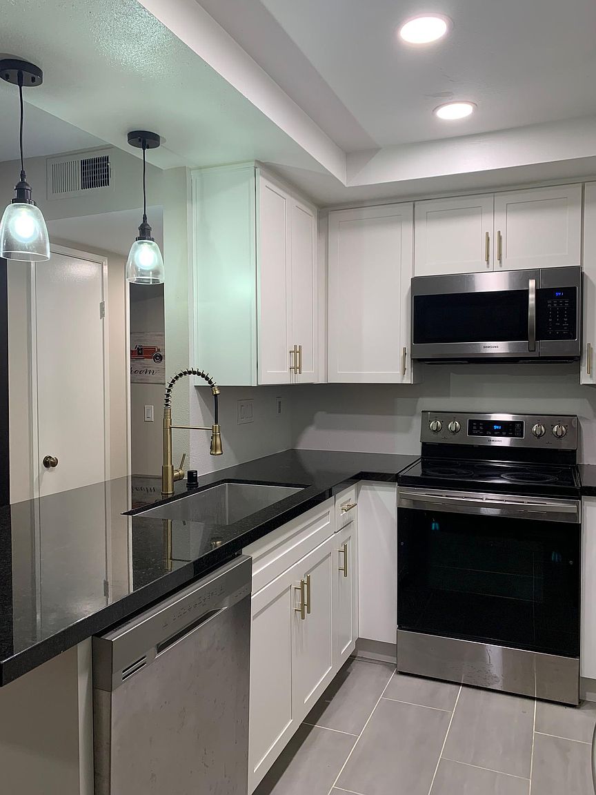 8811 Gilman Dr photo 2