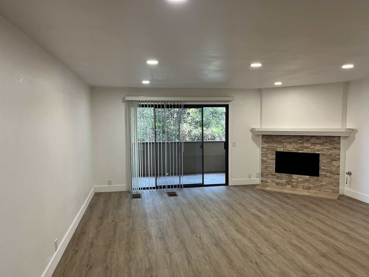8860 Villa La Jolla Dr photo 2