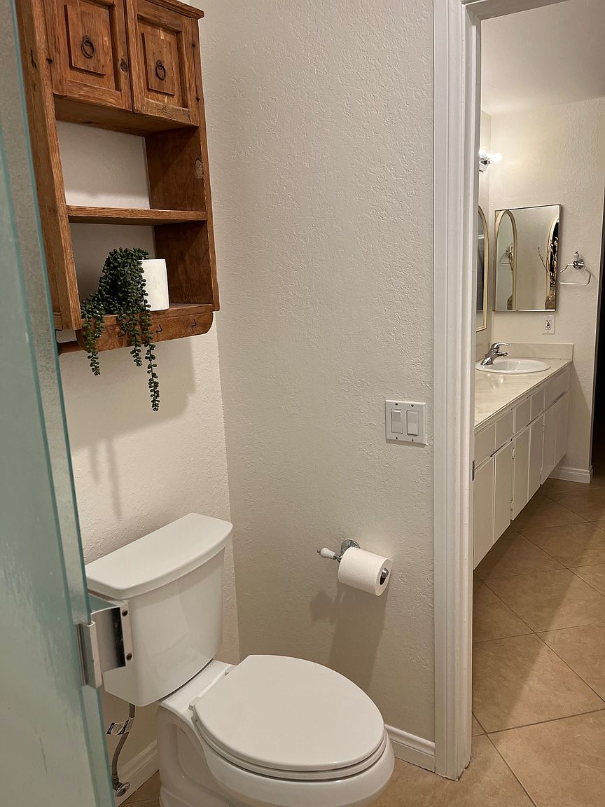 8868 Regents Rd Unit 105 photo 5