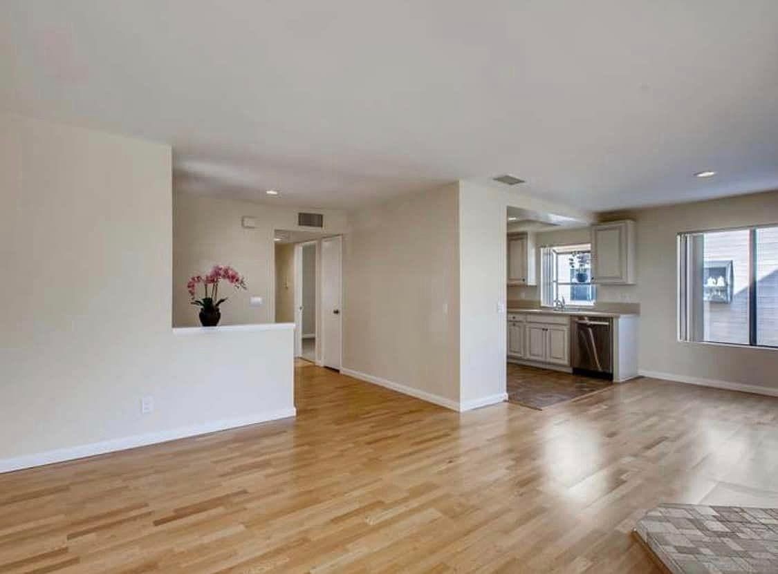 9250 Towne Centre Dr photo 5