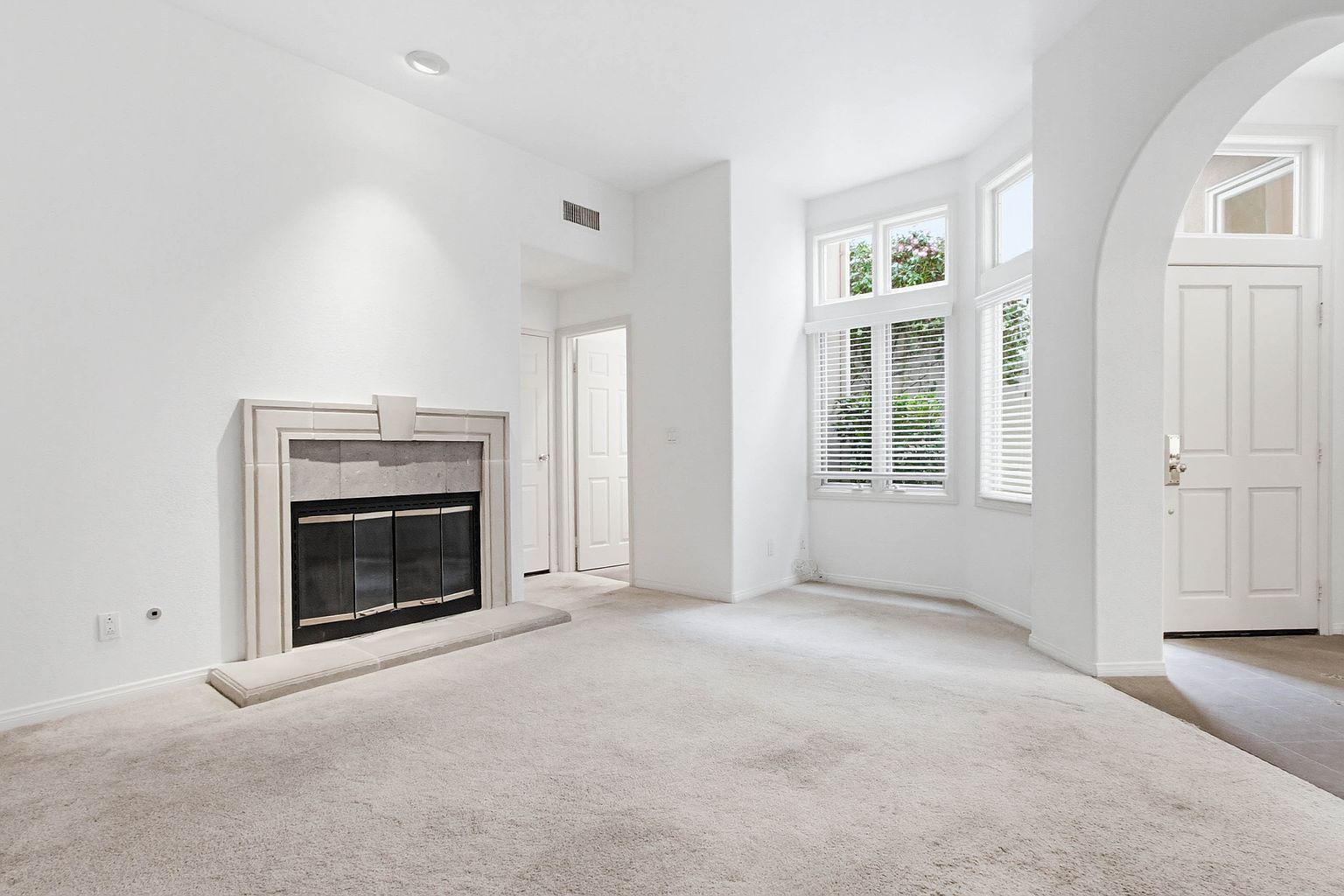 5226 Renaissance Ave photo 4