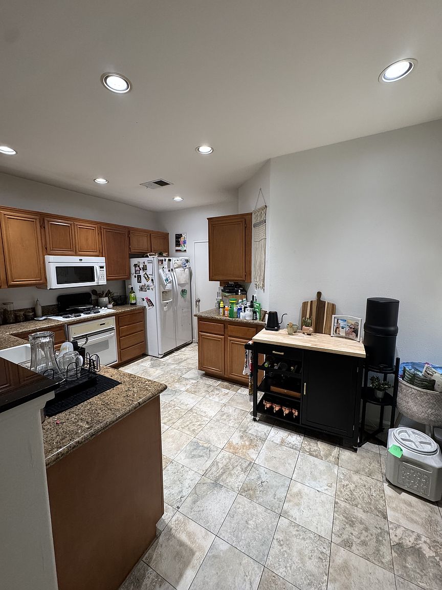 5550 Renaissance Ave photo 4
