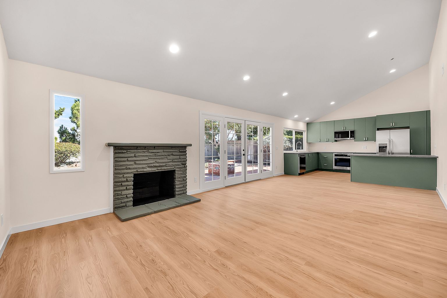 4592 Benhurst Ave photo 2