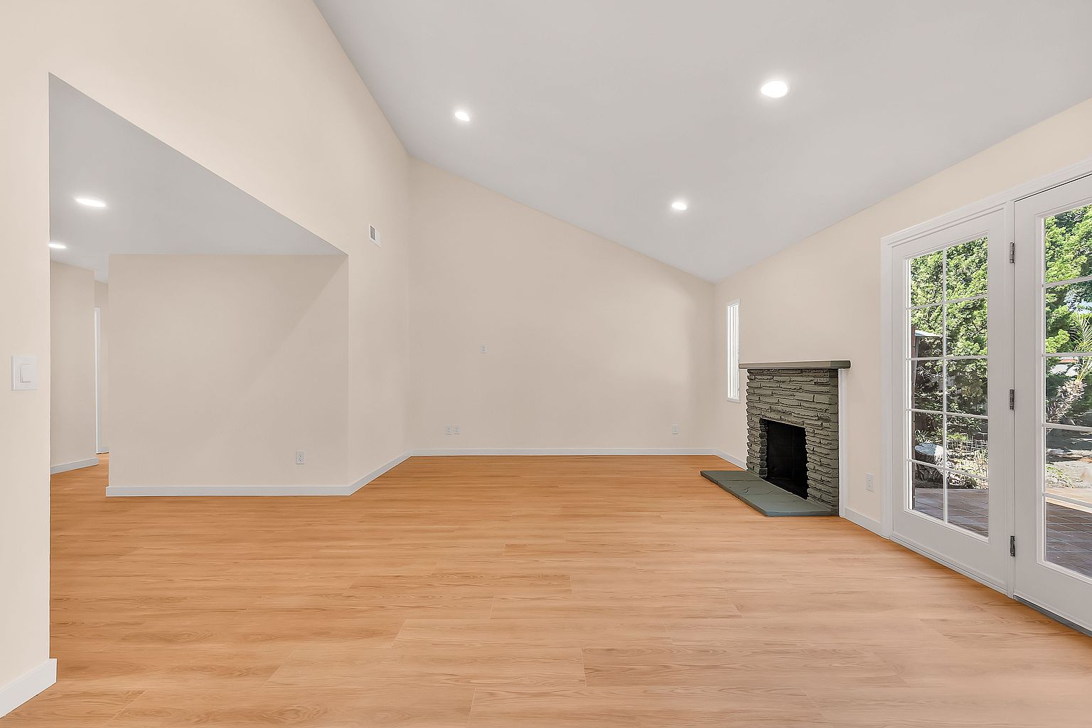 4592 Benhurst Ave photo 5