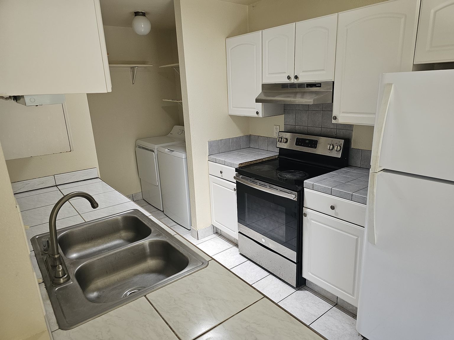 7927 Camino Glorita photo 2