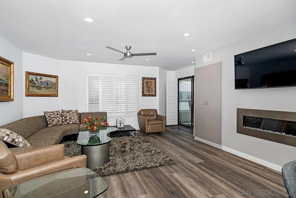 100 Coast Blvd photo 3