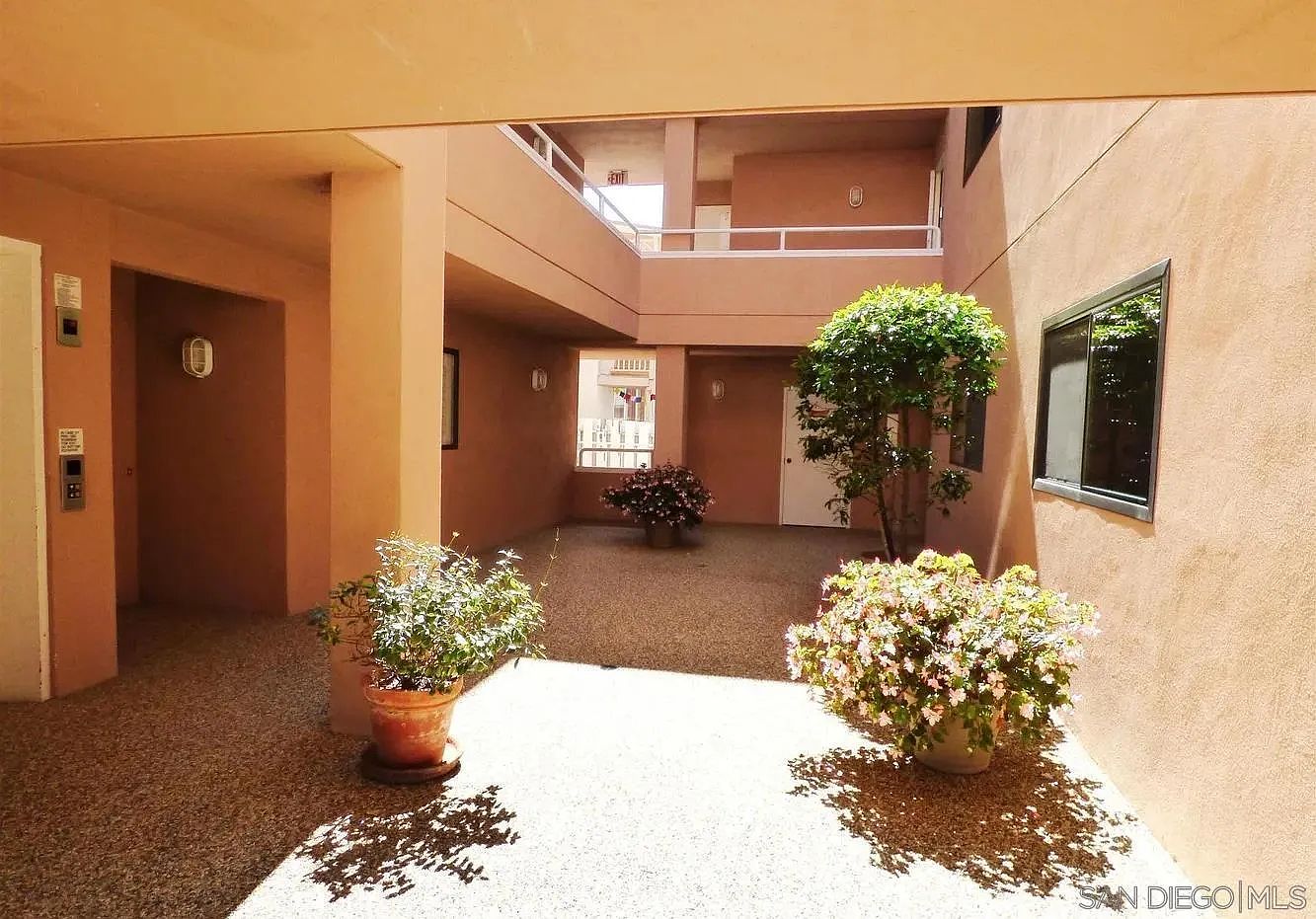 1115 Pearl St photo 3