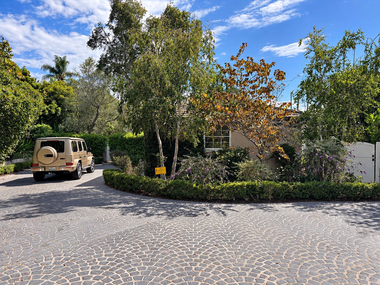 1303 W Muirlands Dr photo 4