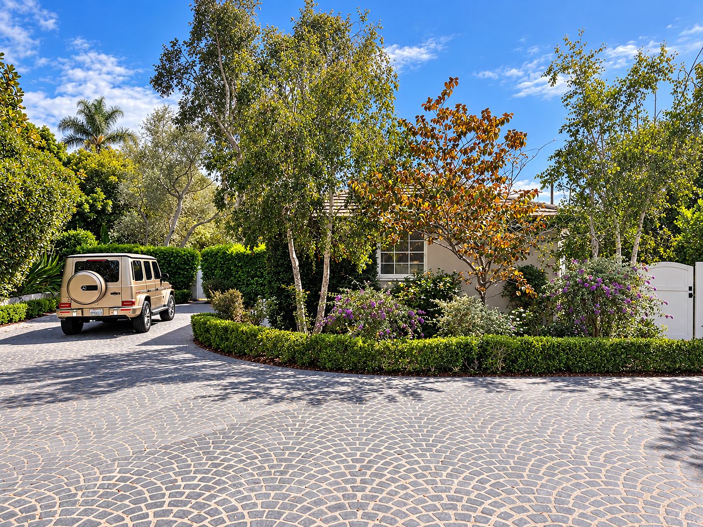 1303 W Muirlands Dr photo 3