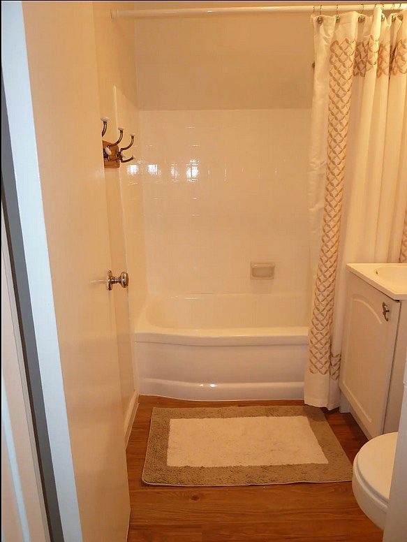 415 Gravilla St photo 5