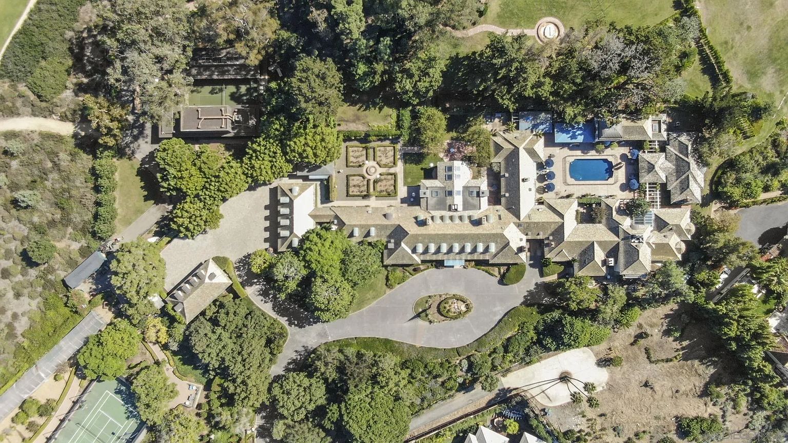 7007 Country Club Dr photo 4