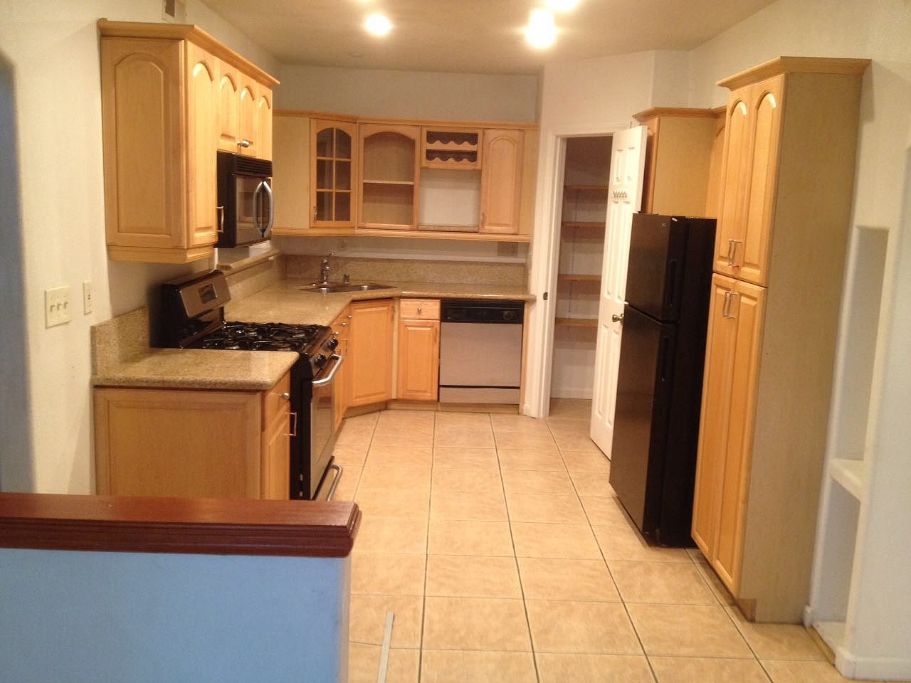 4752 Lake Forest Ave photo 3