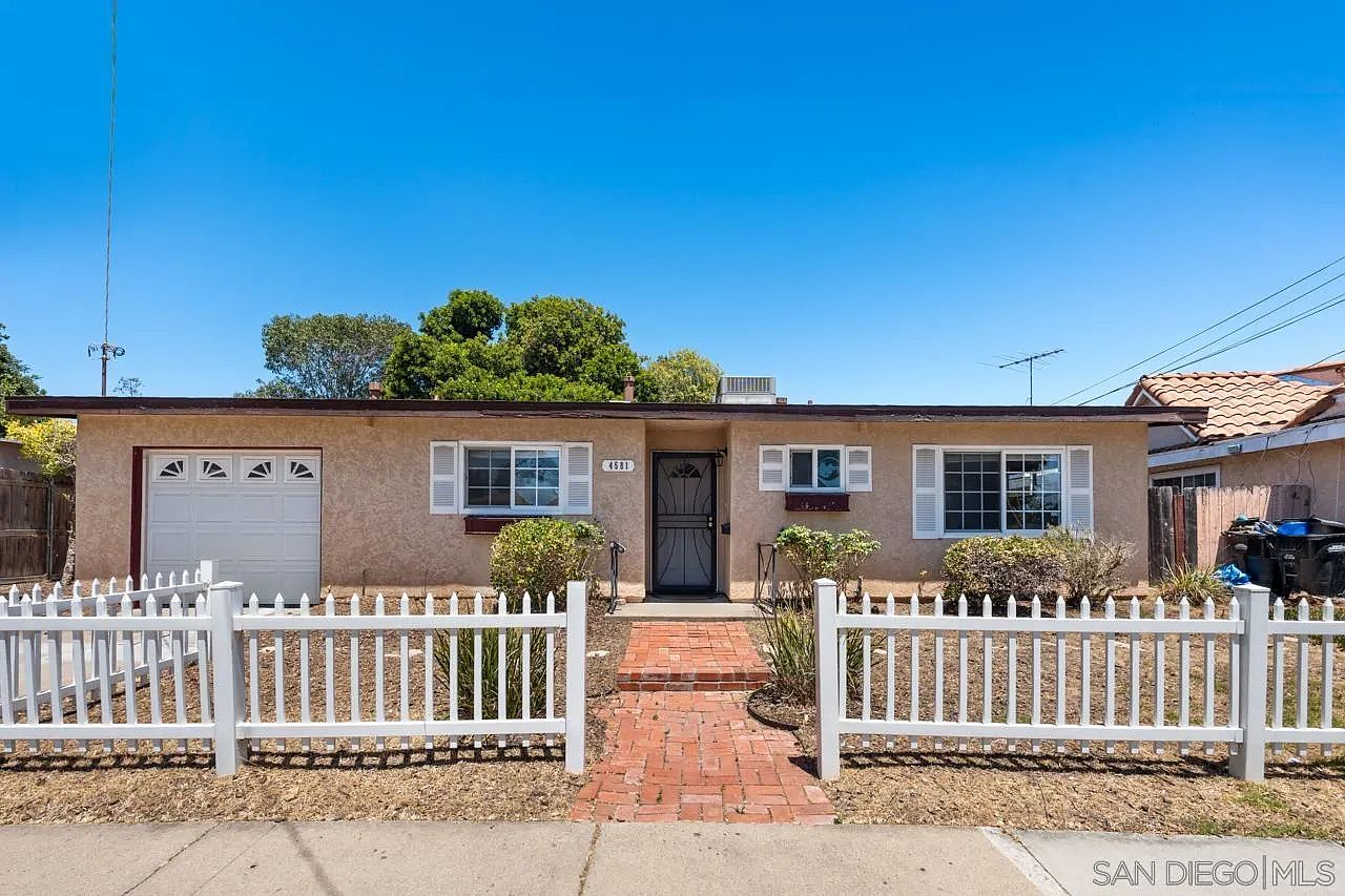 4581 Chinook Ct