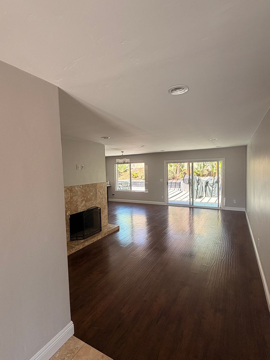 7477 Volclay Dr photo 2