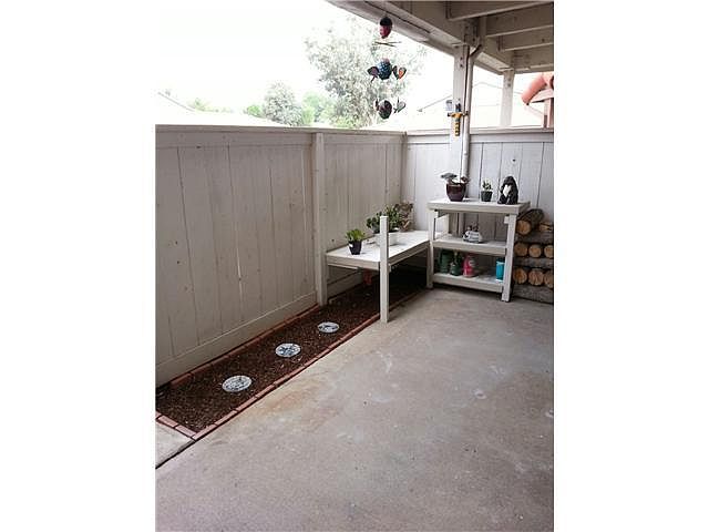 9885 Caspi Gardens Dr photo 5