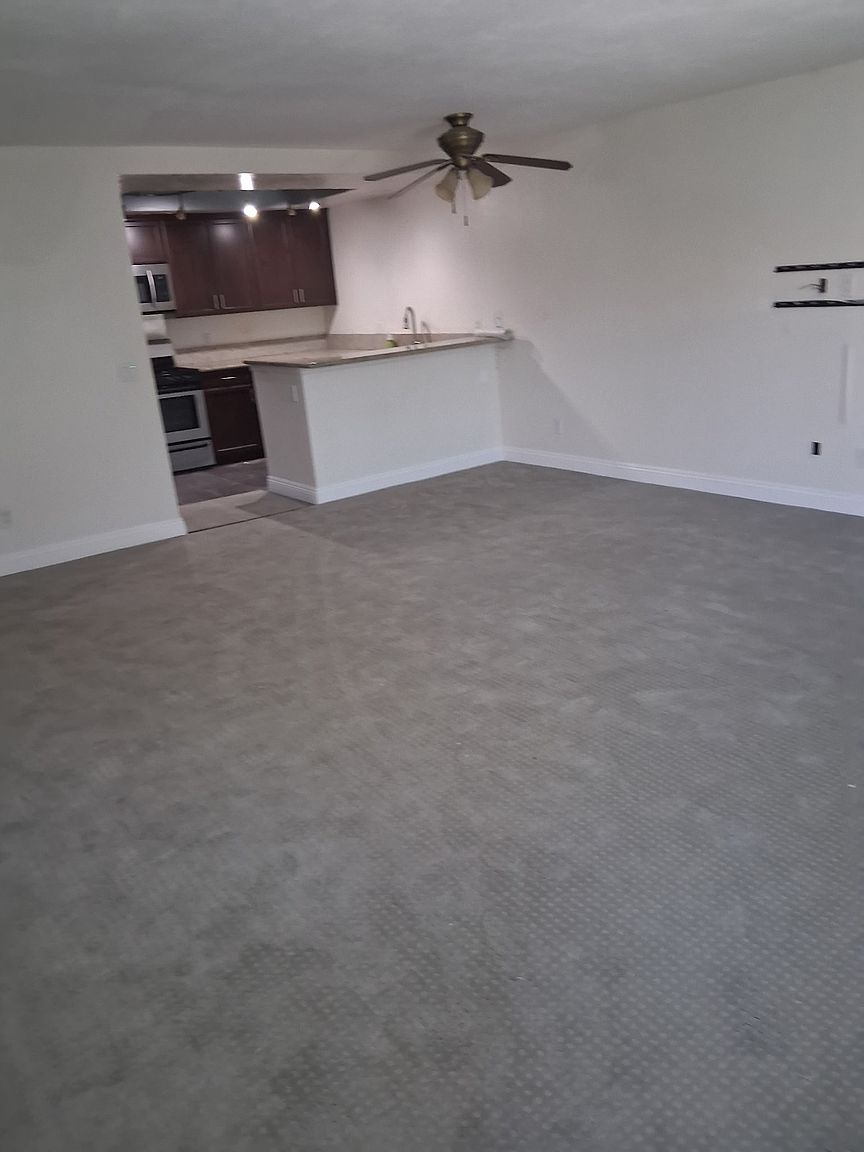 9872 Shirley Gardens Dr photo 4