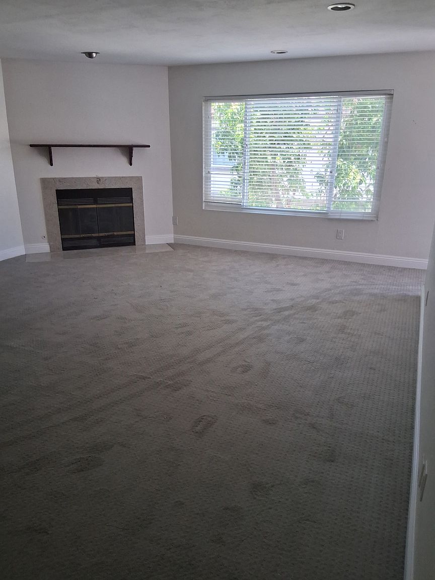 9872 Shirley Gardens Dr photo 2