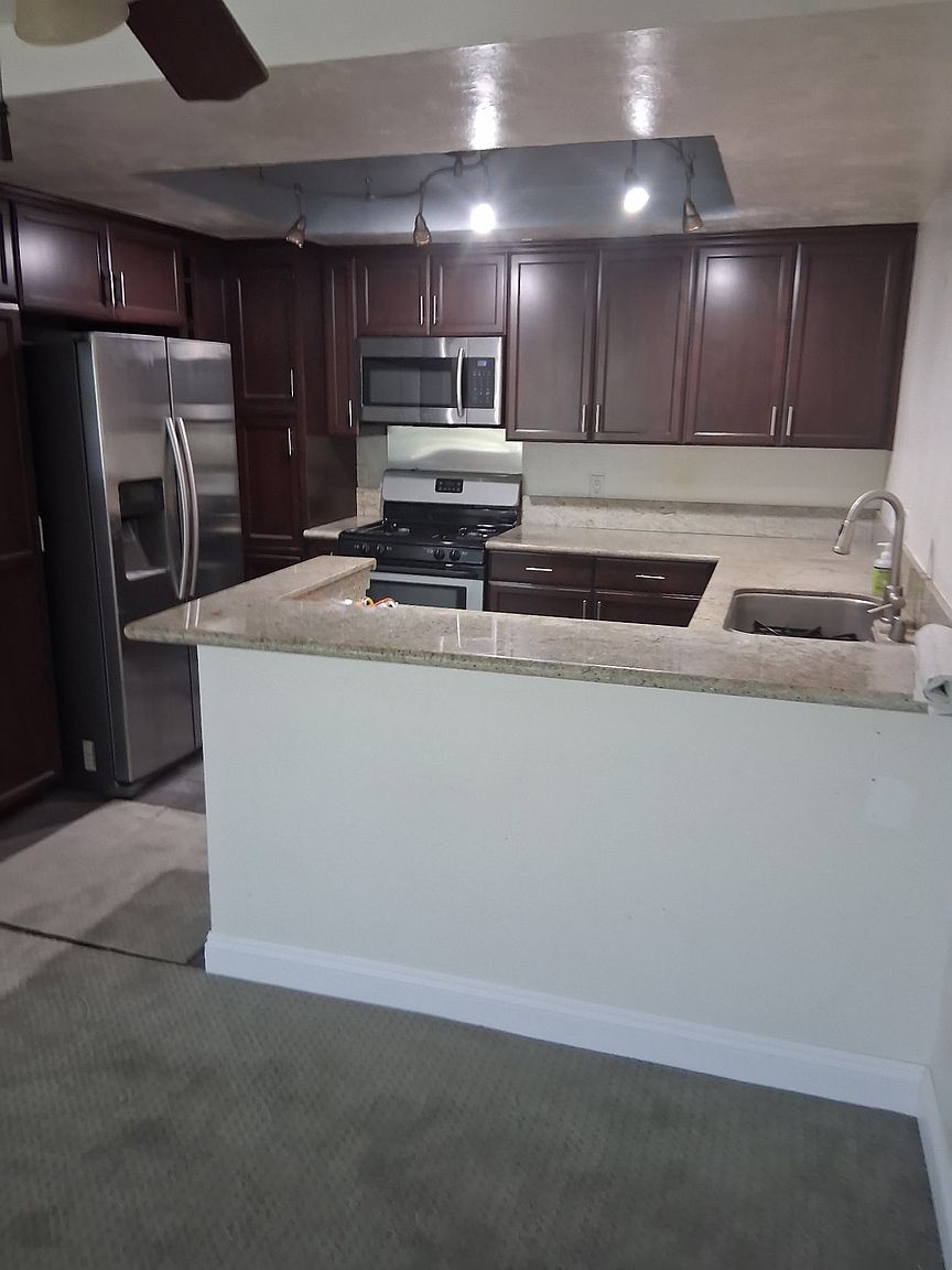 9872 Shirley Gardens Dr photo 3