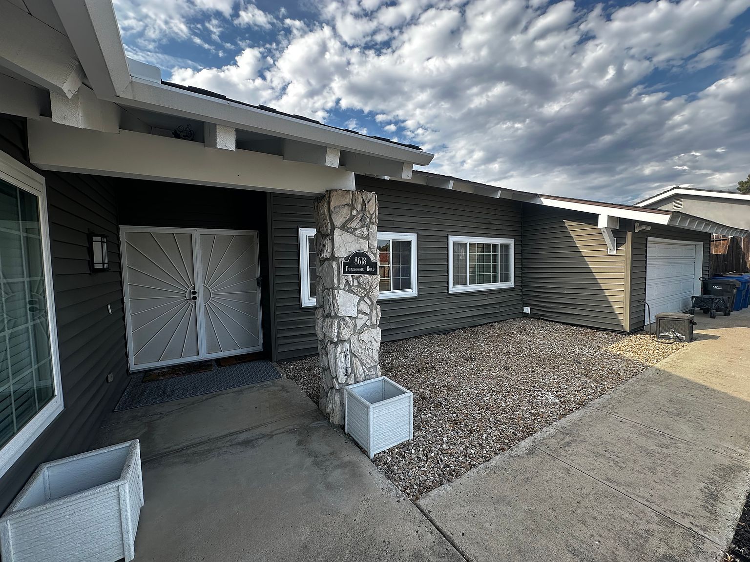 8618 Dunwoodie Rd photo 4