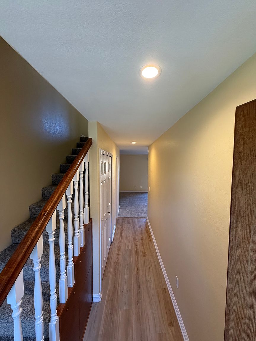 1601 Tina Pl photo 4