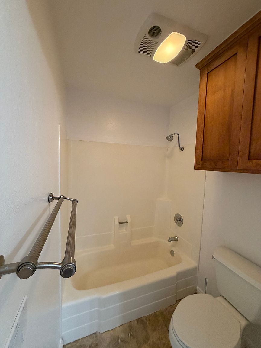 1601 Tina Pl photo 5