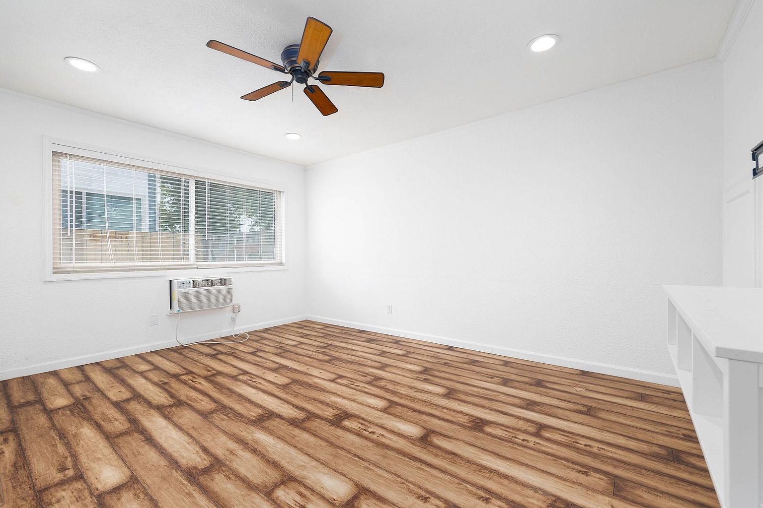 8138 Winter Gardens Blvd photo 5