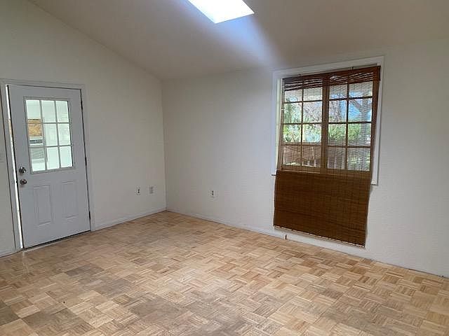 10009 Bon Vue Dr photo 3